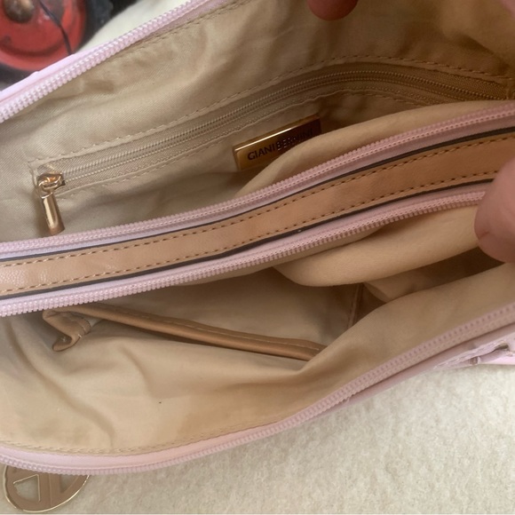 Giani Bernini vegan Ostrich shoulder bag. - Picture 4 of 9